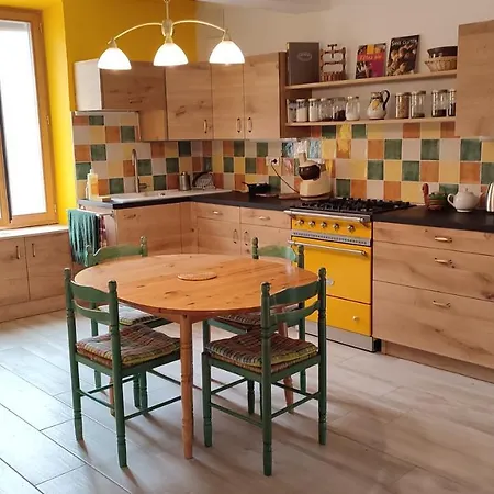Deux Homestay Die